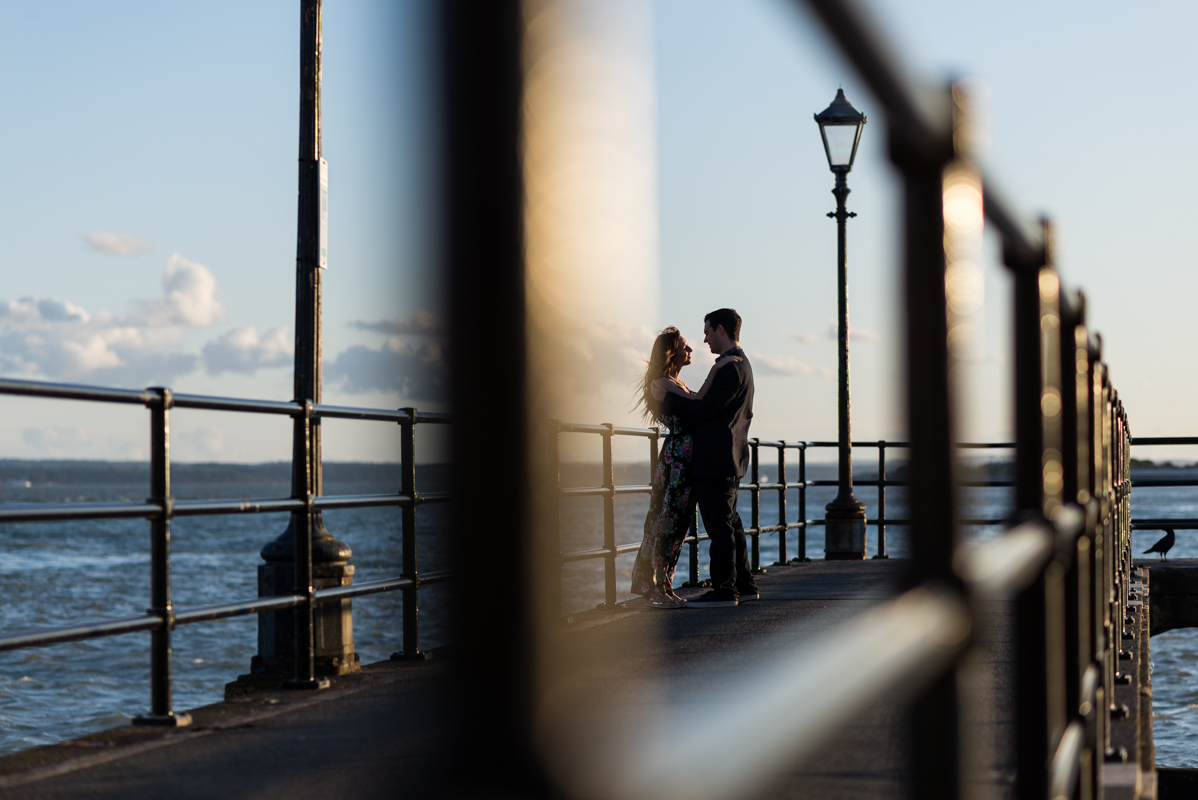 couple-kissing-on-portsmouth-pier