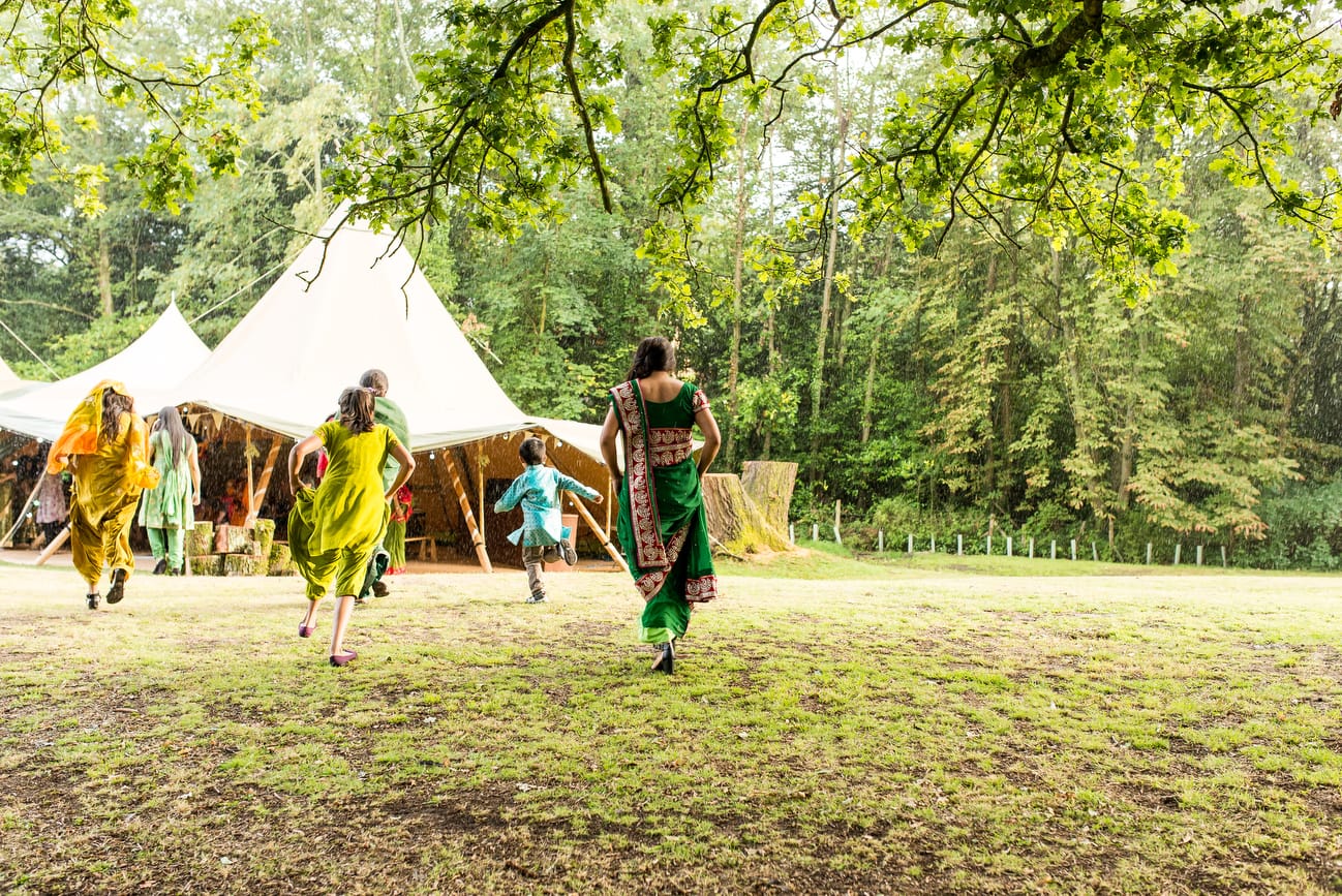 rain at outdoor wedding in the new forest