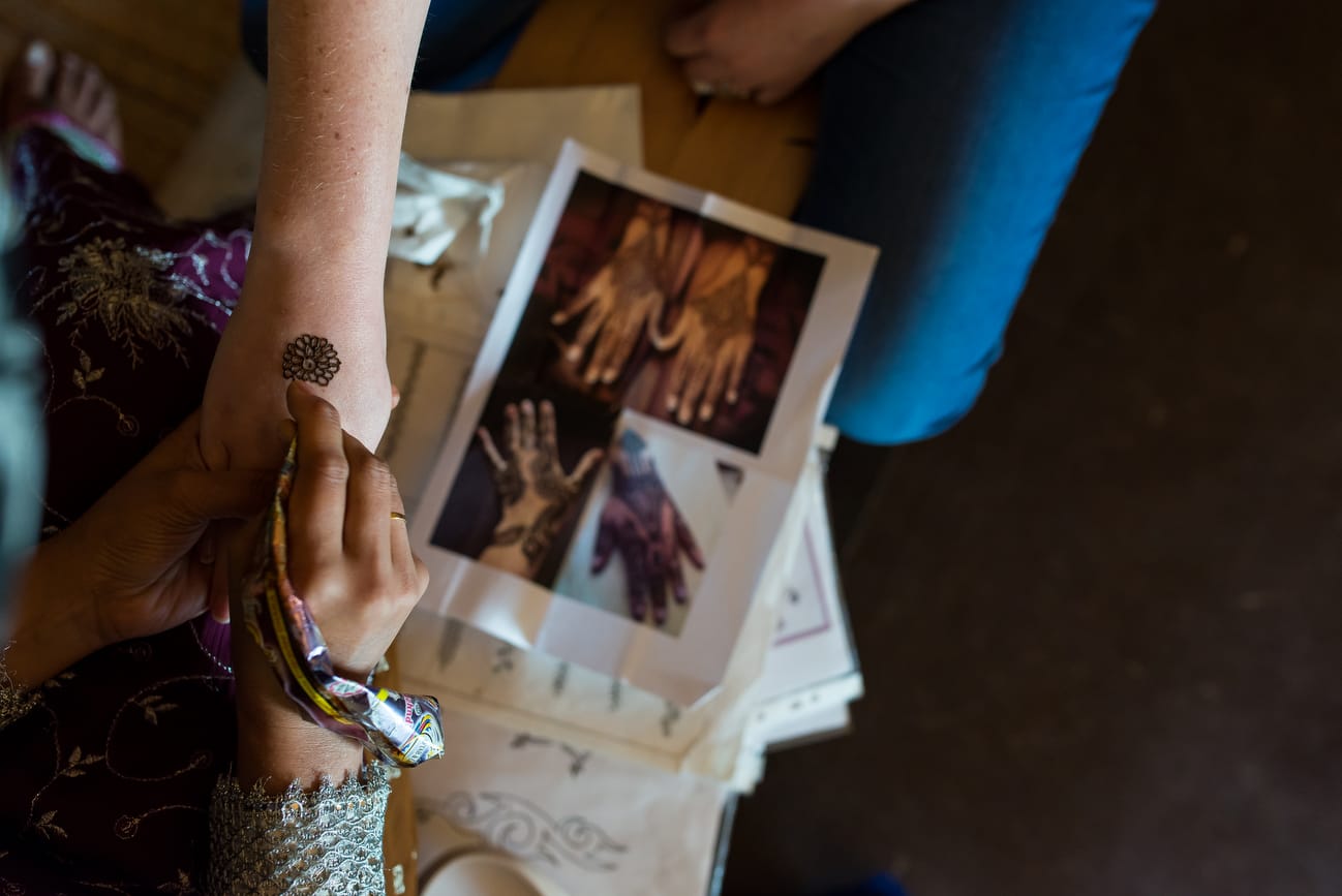 henna at asian wedding in hampshire