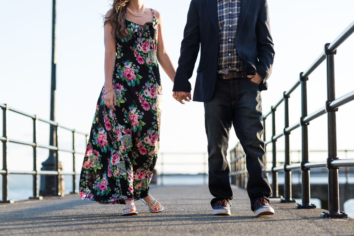 couple-holding-hands