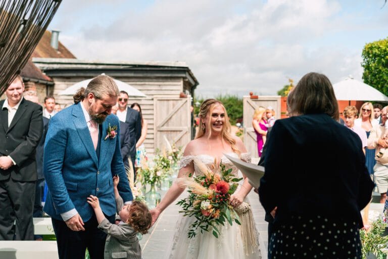 bride-arriving-at-wedding