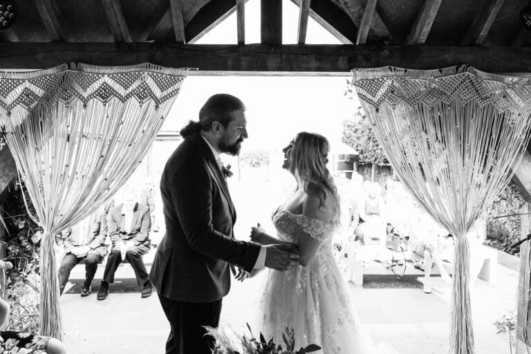 bride-and-groom-exchanging vows