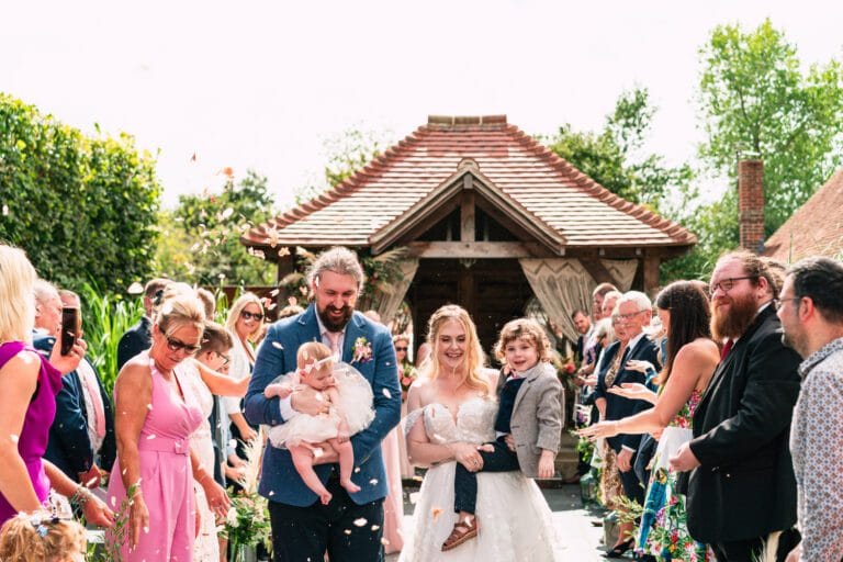 confetti-filled-aisle-at-outdoor-wedding