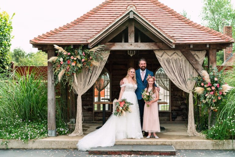bride-and-groom-with-bridesmaids