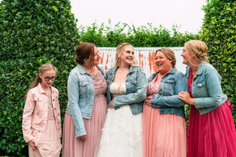 bride-laughing-with-bridesmaids